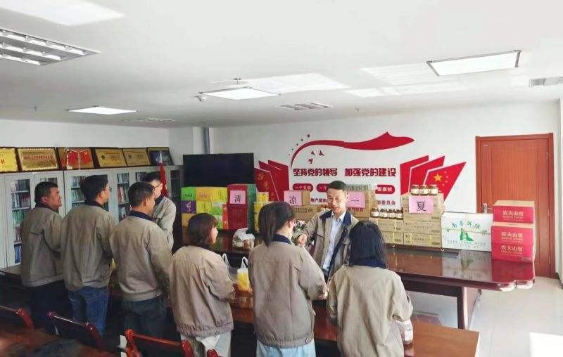 情系職工，夏送清涼&mdash;&mdash;朝物開投公司開展夏日送清涼活動(dòng)