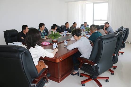 省商務廳副廳長朱小青協同西寧海關、省檢驗檢疫局一行深入企業(yè)就保稅物流中心封關運營