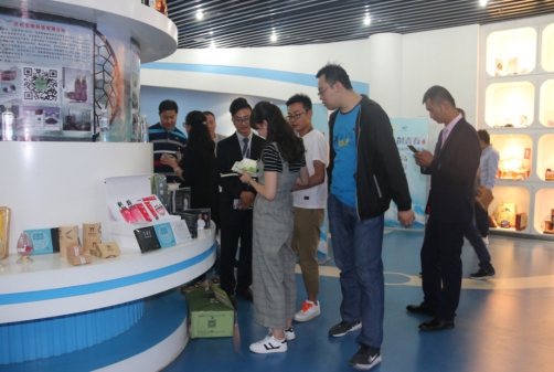 參觀(guān)學(xué)習(xí)凝聚正能量  激發(fā)干事創(chuàng)業(yè)新激情